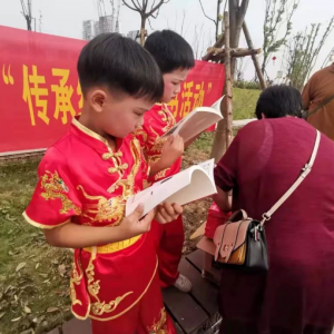 雨花臺區(qū)圖書館開啟紅色經(jīng)典閱讀之旅