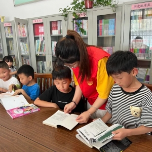 揚州市邗江區(qū)楊廟村農(nóng)家書屋成了孩子們的“幸福驛站”